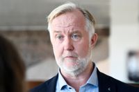 Liberalernas partiledare Johan Pehrson uppmanas att inte backa från de mänskliga fri- och rättigheterna av debattörer från Kristna Friskolerådet. 