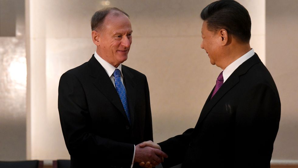 Nikolaj Patrusjev har rest till Kina flera gånger. Här träffade han presidenten Xi Jinping i Peking i december 2019. Arkivbild.