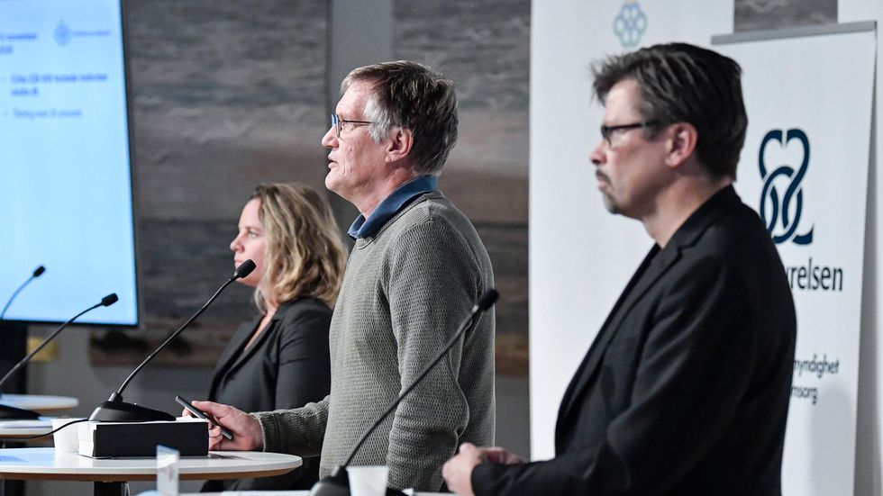 November 2020. Johanna Sandwall, krisberedskapschef, Socialstyrelsen, Anders Tegnell, statsepidemiolog och Svante Werger, rådgivare MSB.
