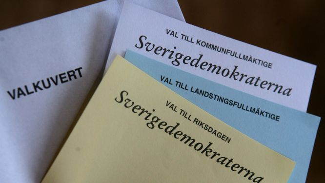Valsedlar för Sverigedemokraterna. Arkivbild.
