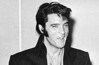 Elvis Presley ägde aldrig den svenska Hagström-gitarr som nu klubbas bort. Men han gjorde den ikonisk i sin comeback-show 1968. Förväntat pris? Över två miljoner dollar. Arkivbild.