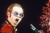 Elton John på Hammersmith Odeon i London 1974.