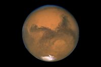 En bild av Mars tagen med hjälp av Hubble-teleskopet 2003. Kommer en människa också snart också kunna ta närbilder på planeten, på plats? Självklart, tror många – men då måste en hel del praktiska saker lösas först. Arkivbild.