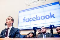 Facebooks Mark Zuckerberg har inga planer på att sälja Instagram och Whatsapp utan gör sig redo för en juridisk process. 