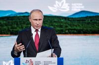 Rysslands president Vladimir Putin under en konferens i Vladivostok under onsdagen, där även bland andra Japans premiärminister Shinzo Abe och Kinas president Xi Jinping närvarar.