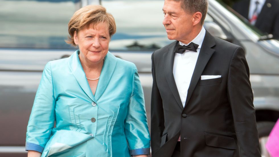 Angela Merkel på väg till Wagnerfestspelen.