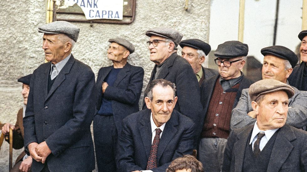 När riksitalienskan infördes i det enade Italien kom sicilianskan att betraktas som en dialektal avart. Foto från Sicilien 1977. 