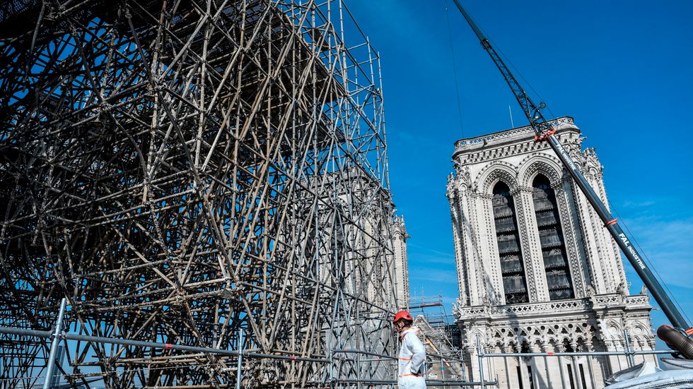 Byggnadsställningar på Notre-Dames tak.