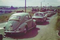”Här står vi i kö vid DDR-Tjeckoslovakien-gränsen. Mest Trabanter och så vi.”