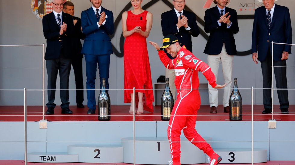 Sebastian Vettel firade segern i Monaco med ett litet dansnummer.