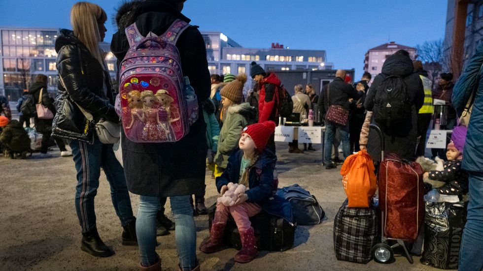 Ukrainska flyktingar vid Globen i Stockholm i mars 2022.