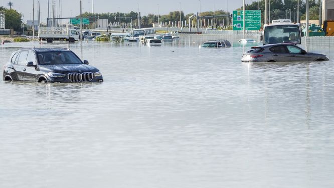 Kraftiga översvämningar i Dubai.
