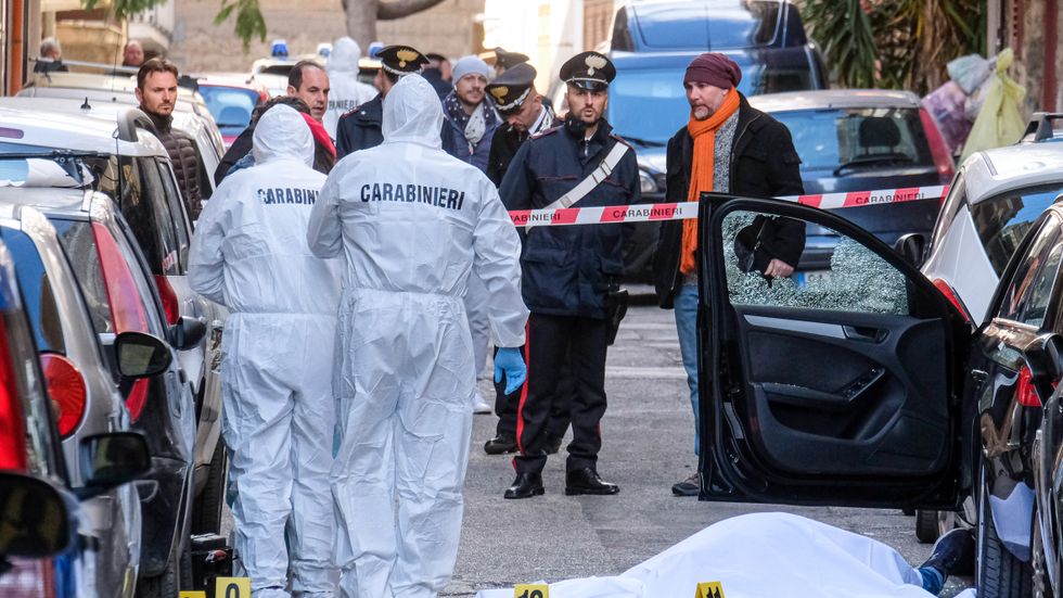 I Italien växer rädslan för att maffian passar på att slå mynt av coronapandemin.