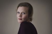 Gertrud Hellbrand, född 1974, har tidigare gett ut romanerna ”Vinthunden” (2004) och ”Scenario X” (2008).