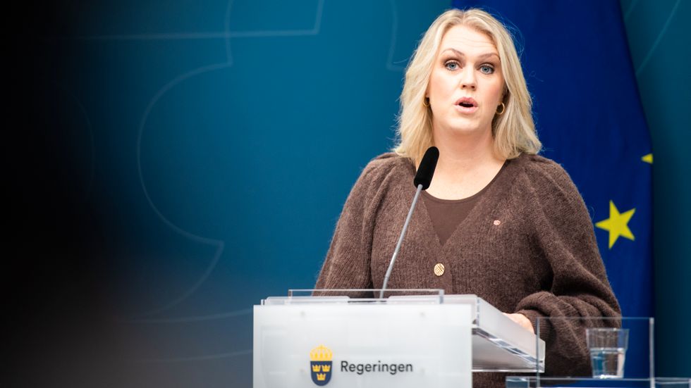 Socialminister Lena Hallengren (S) vid dagens pressträff.
