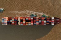 Containerfartyg i Shanghai.
