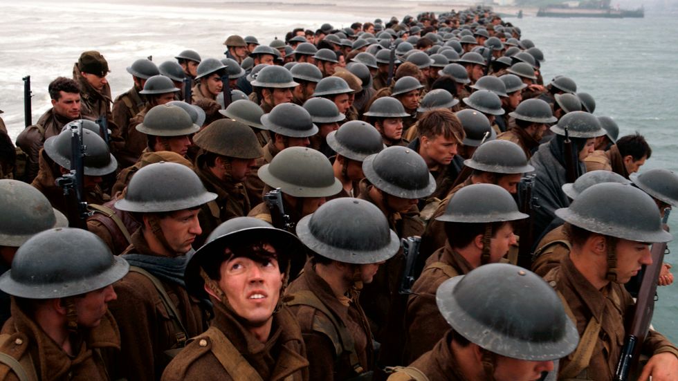 400 000 man och värdefull utrustning ska rädda från den franska hamnstaden Dunkerque i Christoper Nolans nya film ”Dunkirk”. Evakueringen har gått till historien som ”miraklet vid Dunkerque”.