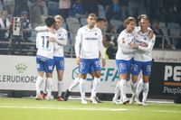 Norrköpings Kalle Holmberg kramas om efter 1-0-målet i 3–1-segern mot Malmö FF på Östgötaporten.