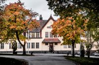 Internatskolan Lundsberg grundades 1896 och ligger i de värmländska skogarna mellan Karlstad och Karlskoga.