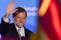 Mariano Rajoy, partiledare för Partido Popular, vinkar till väljare efter storsegern i det spanska valet 2011. PP skulle i dag få knappt 19 procent av rösterna mot nästan 45 procent 2011.