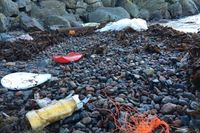Över 30 000 säckar plast och dessutom en massa annat skräp. Så lyder resultatet av en rejäl städning längs med Bohusläns stränder.