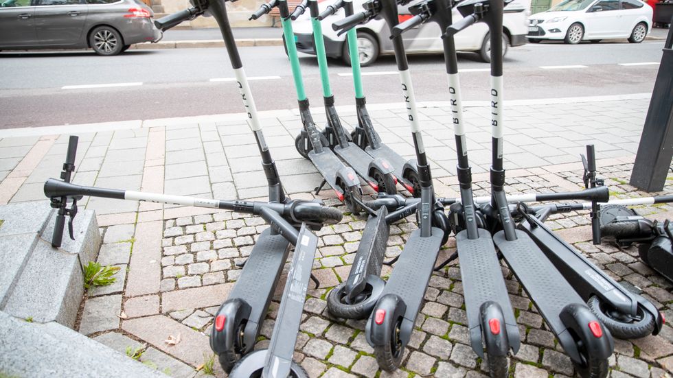En ny svensk app ska stoppa felparkerade elsparkcyklar. Arkivbild.