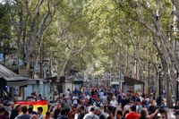 Las Ramblas i Barcelona fylls med folk igen.