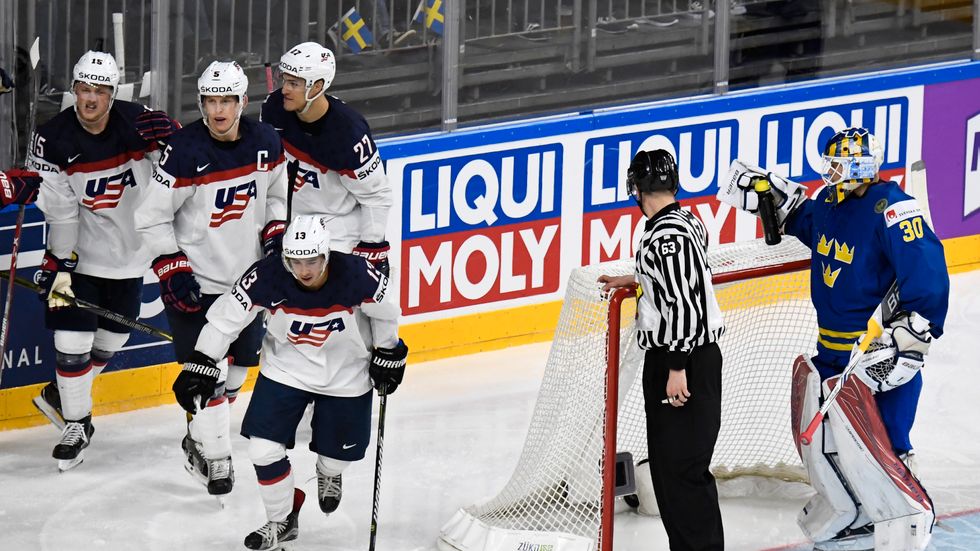 USA-jubel efter Johnny Gaudreaus 3–3-mål mot Sverige.