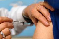 Efter narkolepsin som drabbade flera vid senaste pandemin är nu många tveksamma till vaccination.