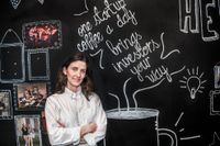 "One startup coffee a day brings investors your way" lyder budskapet på väggen i cafét på SUP46. Julia Reuszner är vd på Pepins som ger privatpersoner möjlighet att investera i tillväxtbolag.