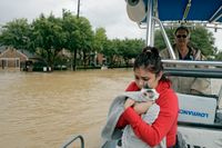 Jannett Martinez fick med sig sin katt Gigi när hon evakuerades. 