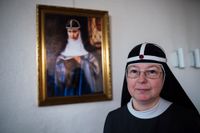 Syster Beata från Birgittasystrarna, fotograferad i deras kloster på Djursholm. På söndagen får Sverige sitt tredje helgon då Elisabeth Hesselblad får upphöjelsen.