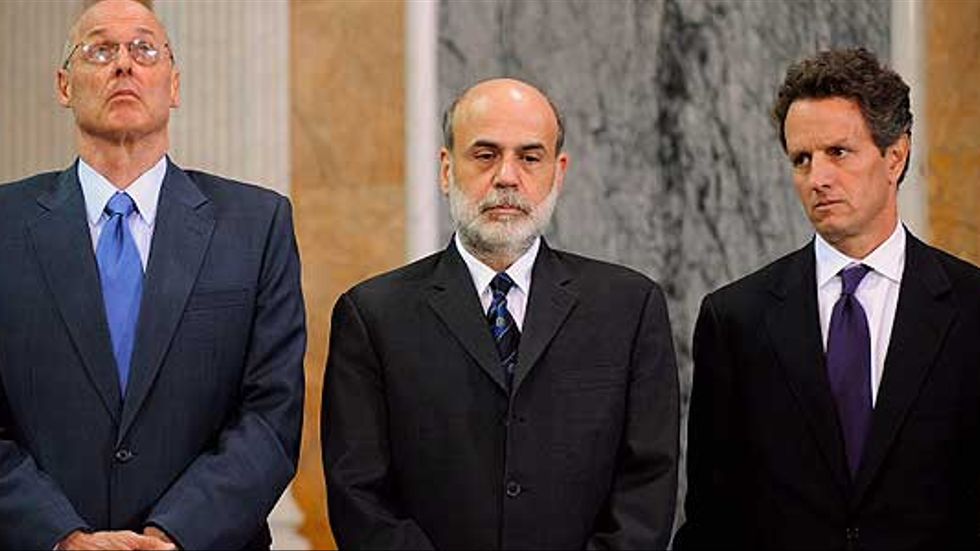Henry Paulson, före detta finansminister, Ben Bernanke, ordförande i Federal Reserve och Timothy Leather, nuvarande finansminister, på kongressförhör.