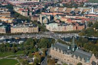 Flygbild över Djurgården och Östermalm med Strandvägen. Till höger Nordiska museet.
