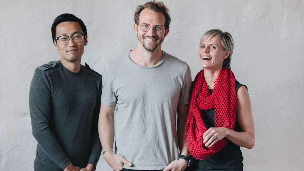 Tom Xiong och Jacob Lovén står bakom podden ”Den Digitala Draken.” Här tillsammans med producenten och techjournalisten Katarina Andersson.