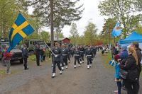 Sveriges fana i täten för Försvarsmaktens deltagande under fjolårets nationaldagsfirande på Gammlia i Umeå.