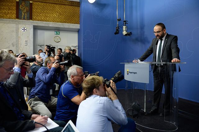 Presskonferensen där Mehmet Kaplan meddelade sin avgång.