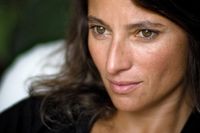 Nina Bouraoui (född 1967) är fransk författare med en algerisk far och en fransk mor. Hon växte upp i Alger, Zürich och Abu Dhabi.
