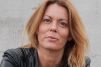 Anne Swärd, född 1969 och bosatt i Fyledalen, debuterade 2003 med ”Polarsommar”, för vilken hon nominerades till Augustpriset. Hennes romaner har översatts till mer än tjugo språk.