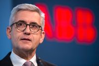 ABB:s vd Ulrich Spiesshofer meddelande på tisdagsmorgonen att bolaget inte kommer att sälja eller särnotera bolagets kraftdivision Power Grids.