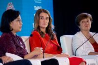 Ekonomisk jämställdhet skulle göra hela mänskligheten mer framgångsrik, säger Kristalina Georgieva. Här syns hon längst till höger, bredvid två andra framgångsrika kvinnor, Indonesiens finansminister Sri Mulyani Indrawati och affärskvinnan Melinda Gates, i samband med Världsbankens möte på Bali förra året.