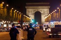 Efter dådet på Champs Élysées i Paris har polisen spärrat av området. 