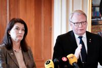 Utrikesminister Ann Linde och Peter Hultqvist vid tisdagens presskonferens.