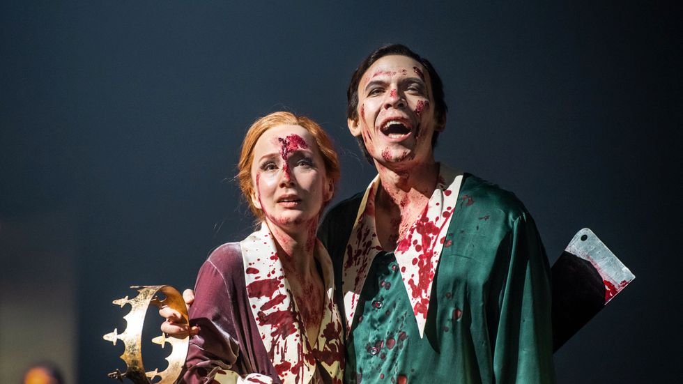 Maia Hansson Bergqvist och Hannes Meidal som paret Macbeth.