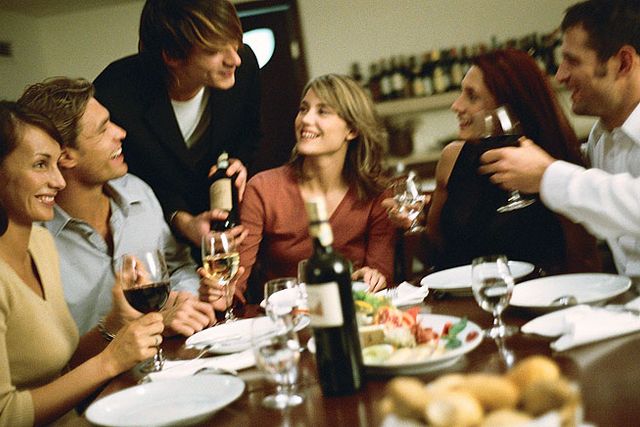 Vinexperten tipsar om hur du beställer rätt vin på restaurangen.