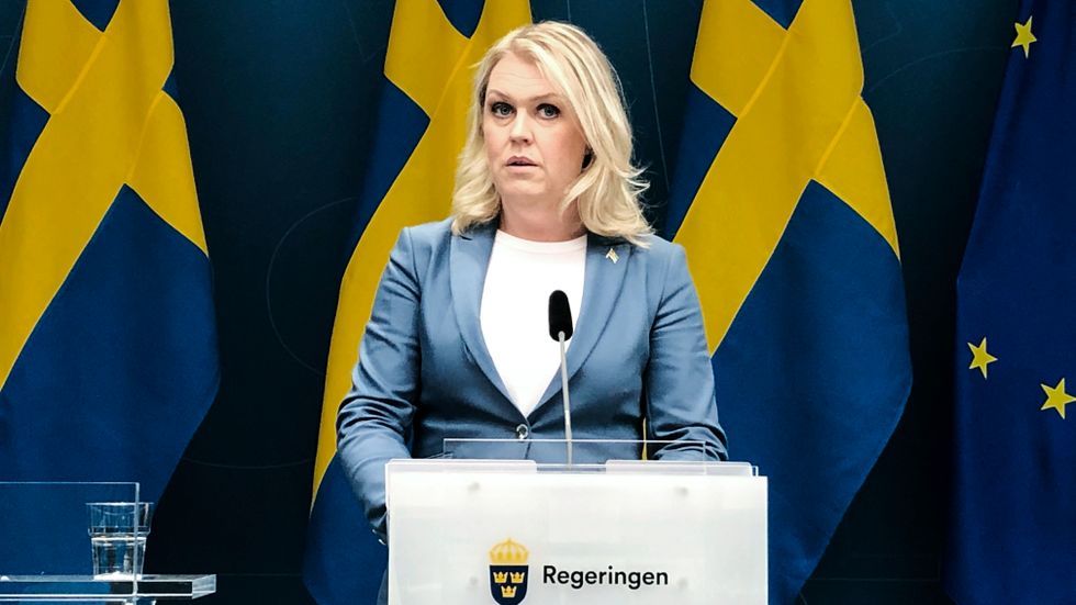 Socialminister Lena Hallengren (S). Har en del att svara på.