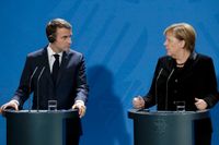 Frankrikes president Emmanuel Macron och Tysklands förbundskansler Angela Merkel vid en pressträff i Berlin inför ett möte mellan de båda ledarna.