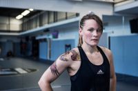 Hanna Sillén upptäckte kampsporten först när hon var 23 år. Elva år efter att hon börjat träna blev hon den första svenska kvinna som gått en professionell MMA-match på en svensk herrgala.