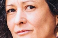 Pilar Quintana, född 1972, är en colombiansk författare. ”Tiken” är hennes första roman på svenska.