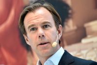 H&M:s vd Karl-Johan Persson har en fortsatt tro på fysiska butiker på flera tillväxtmarknader.